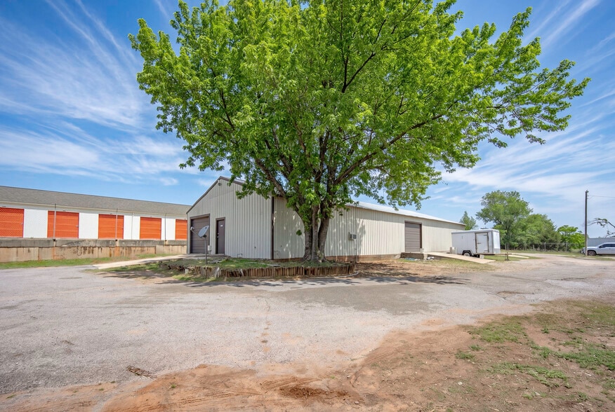 More Photos Of 2127 SE 44th St, Oklahoma City Service For Sale