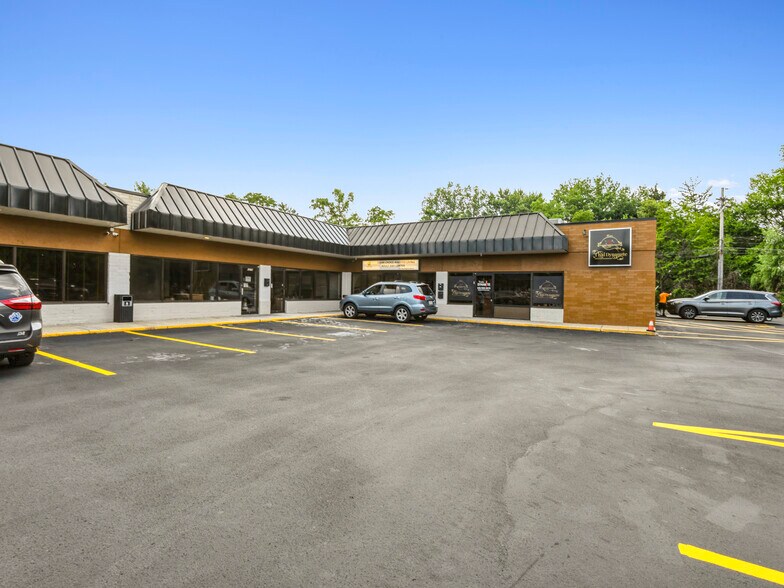 More Photos Of 6370 York Rd, Parma Heights Storefront For Sale