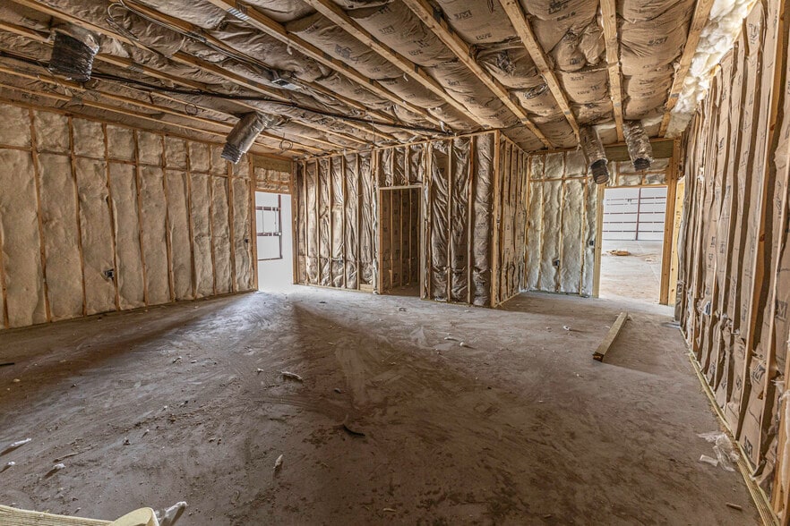 More Photos Of 3023 E C 48, Center Hill Warehouse For Sale