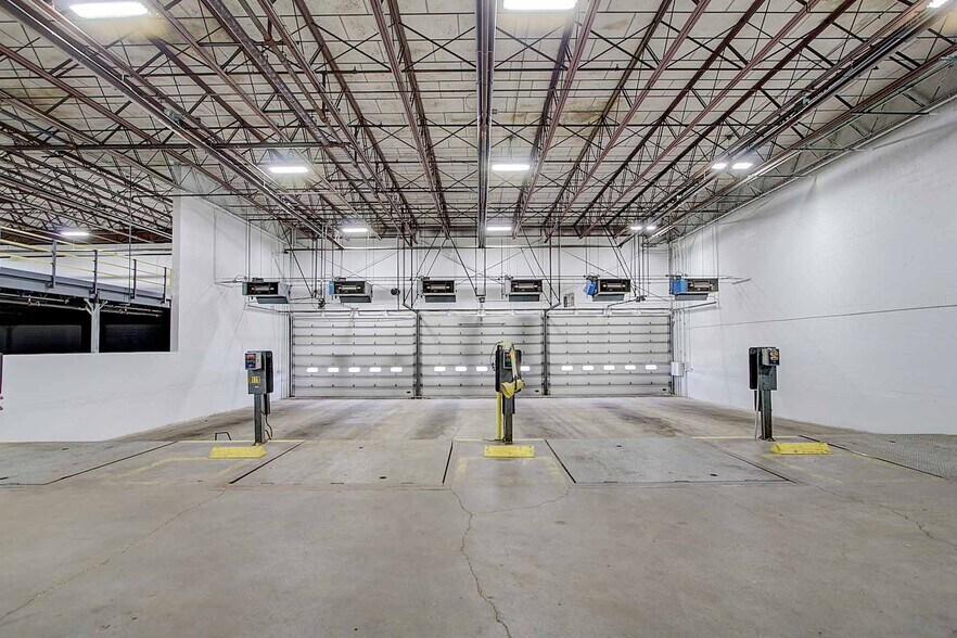 More Photos Of 4000 Auburn St, Rockford Distribution For Lease
