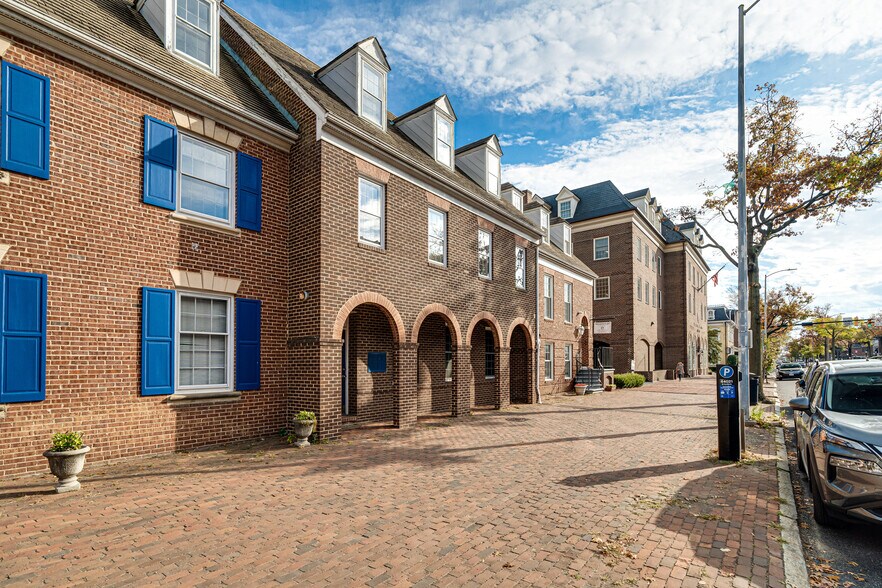 More Photos Of 217-219 N Washington St, Alexandria Office For Sale