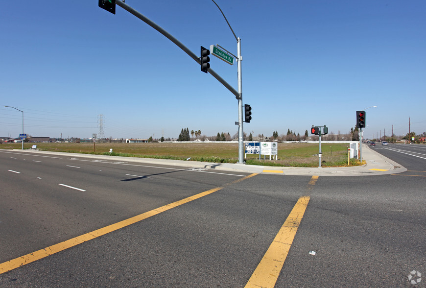 Primary Photo Of 8374 Bradshaw Rd, Sacramento Department Store For Lease