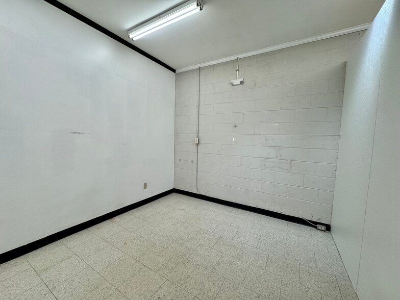 More Photos Of 1320 W Danville St, South Hill Office For Lease
