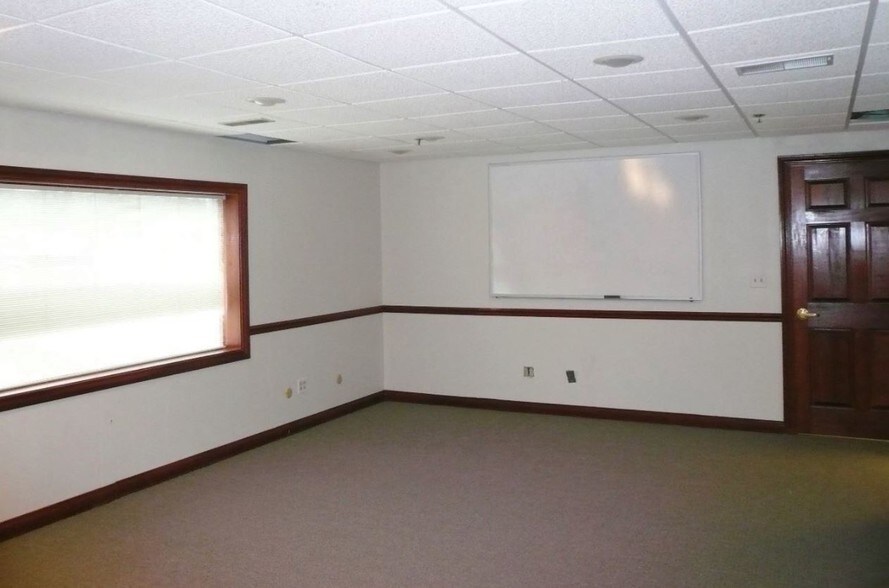 More Photos Of 5229-5233 S Old State Road 37, Bloomington Light Distribution For Lease