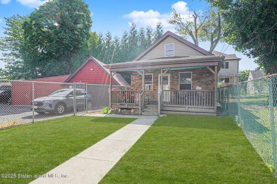 More Photos Of 4028 Hylan Blvd, Staten Island Storefront Retail Office For Sale