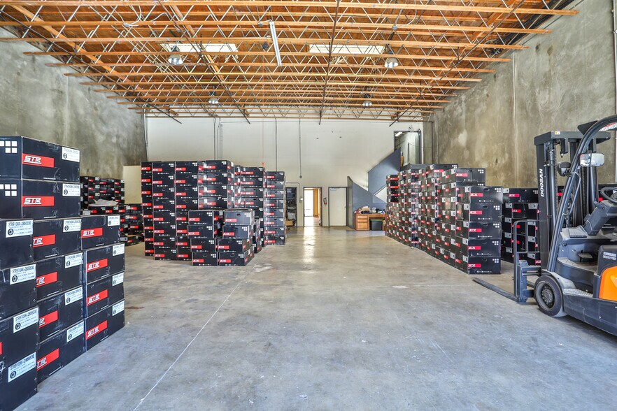 More Photos Of 11930 Goldring Rd, Arcadia Light Distribution For Sale