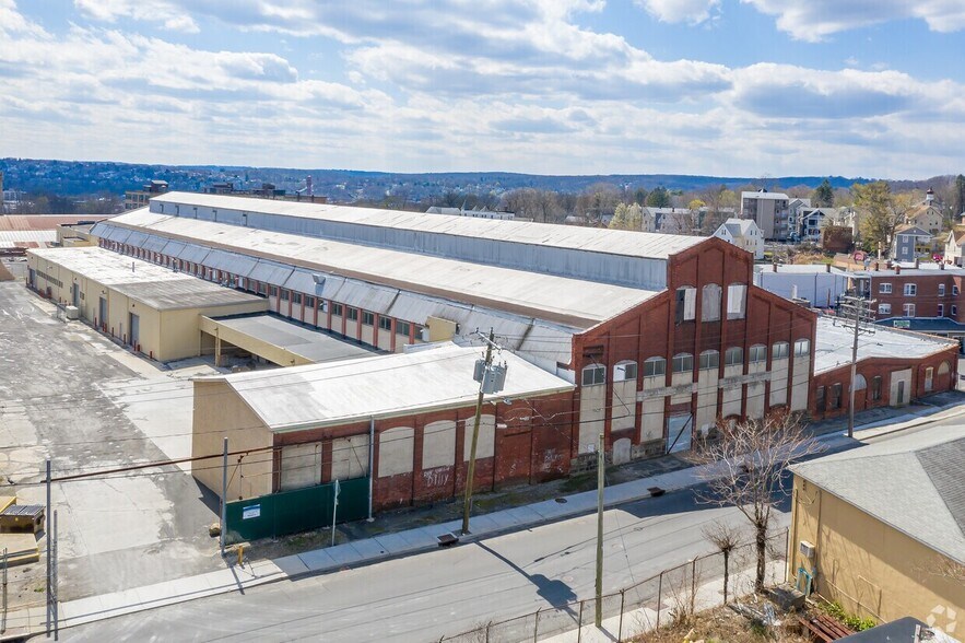 More Photos Of 730 N Main St, Waterbury Warehouse For Lease