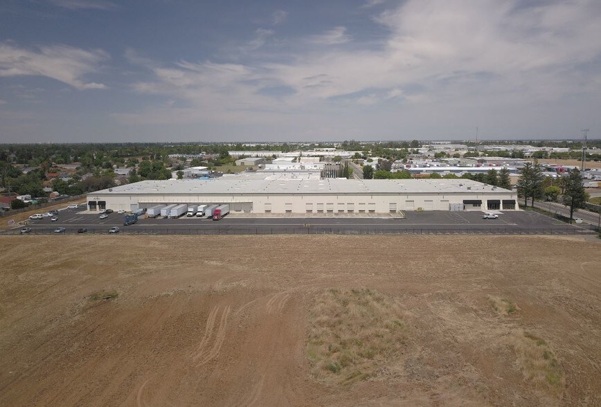 More Photos Of 7728 Wilbur Way, Sacramento Warehouse For Lease