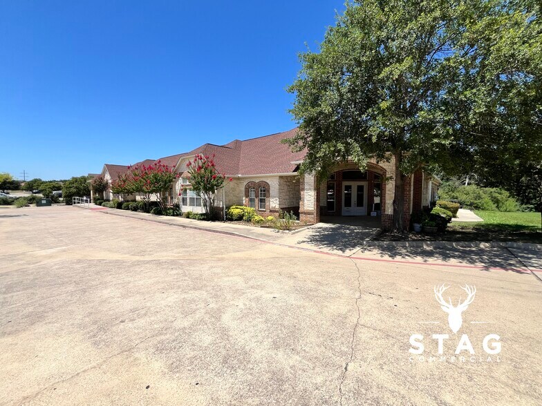 More Photos Of 3327 Colorado Blvd, Denton Medical For Lease