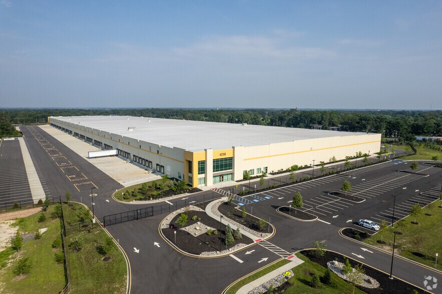 More Photos Of 4259 US-130, Edgewater Park Distribution For Lease