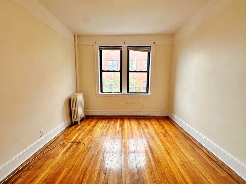More Photos Of 3014 29th St, Long Island City Apartments For Sale