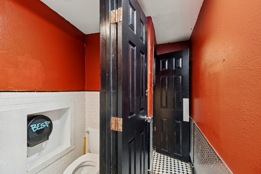 More Photos Of 114 Baronne St, New Orleans General Retail For Sale