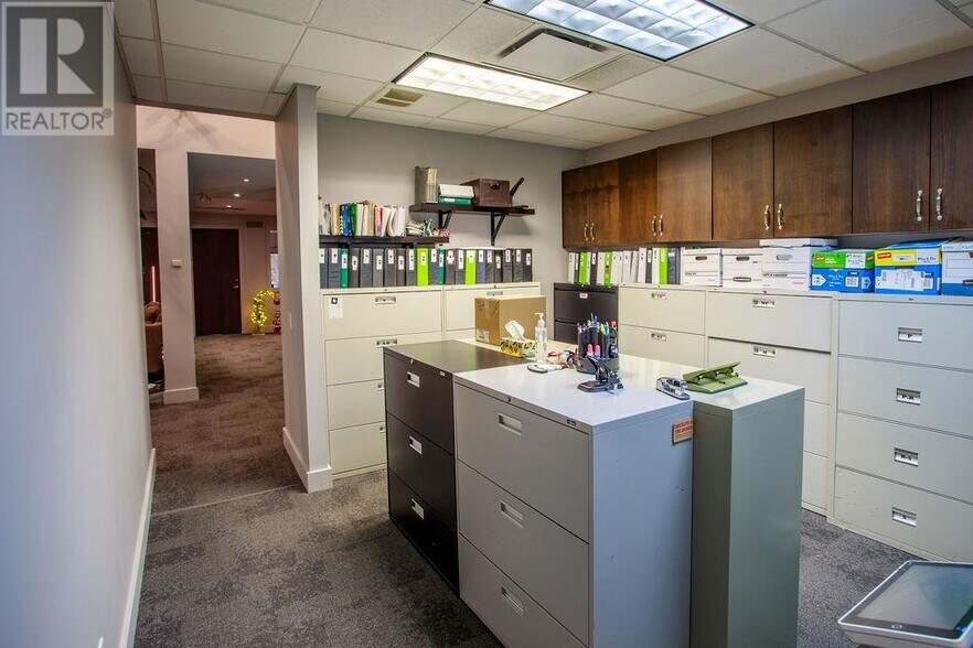 More Photos Of 1455 Ellis St, Kelowna Office Residential For Lease