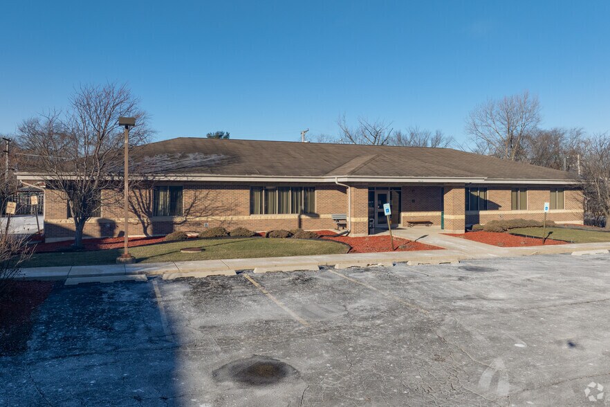 Primary Photo Of 18636 Dixie Hwy, Homewood Medical For Lease