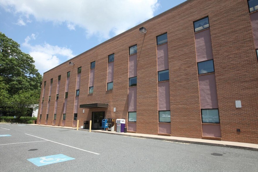 More Photos Of 8831 Satyr Hill Rd, Parkville Office For Lease