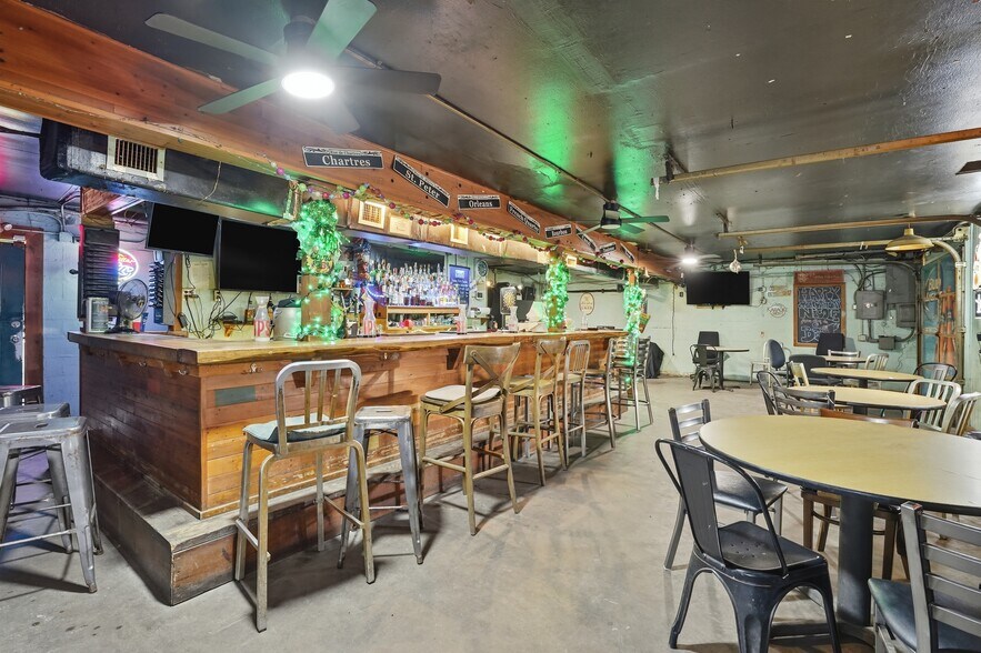 More Photos Of 2914 Old Highway 146, La Porte Bar For Sale