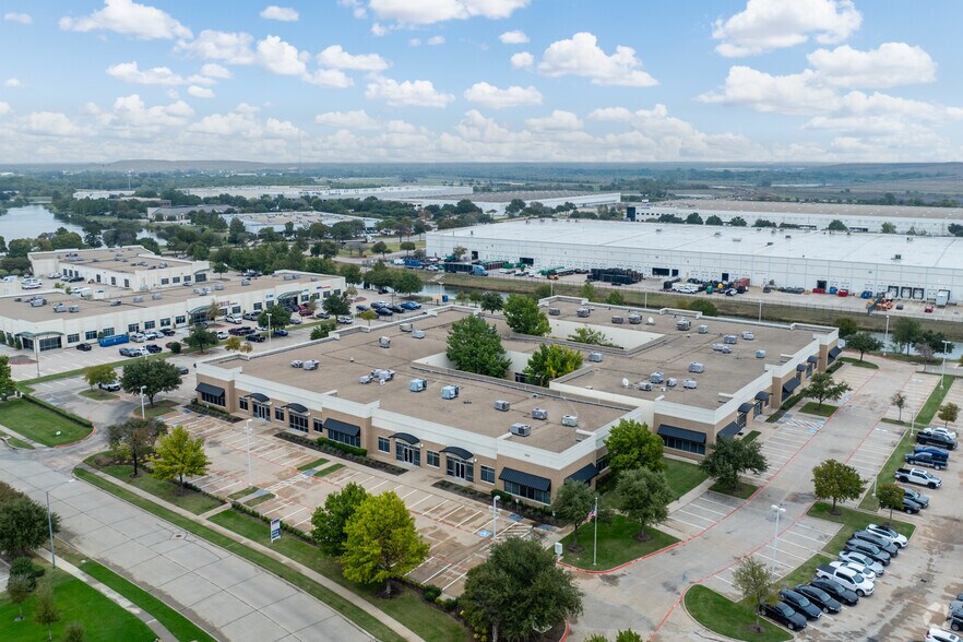 More Photos Of 1825 Lakeway Dr, Lewisville Unknown For Lease
