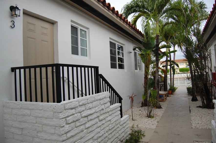 More Photos Of 965 Marseille Dr, Miami Beach Apartments For Sale