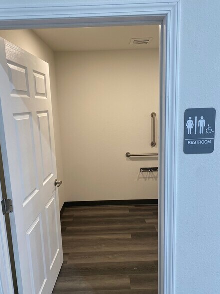 More Photos Of 7645 Grinde Rd, Deforest Warehouse For Sale