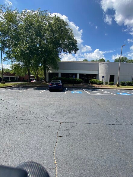 More Photos Of 5700 Highlands Pky SE, Smyrna Research And Development For Lease