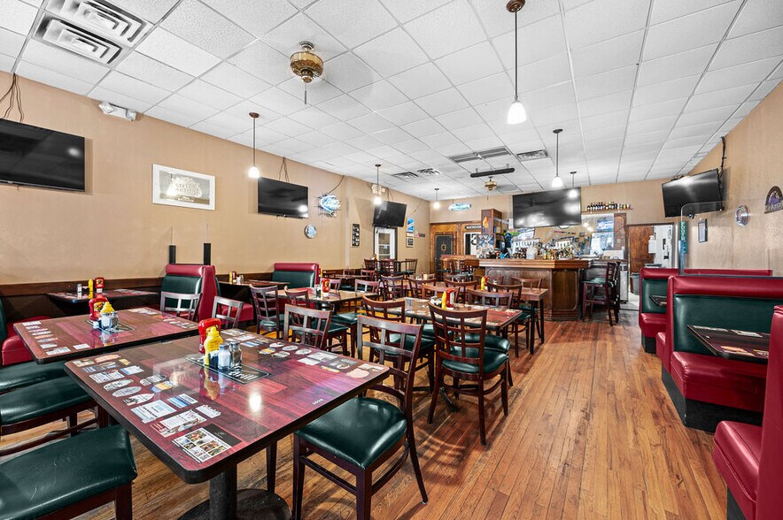 More Photos Of 235 S Main St, Palisade Restaurant For Sale
