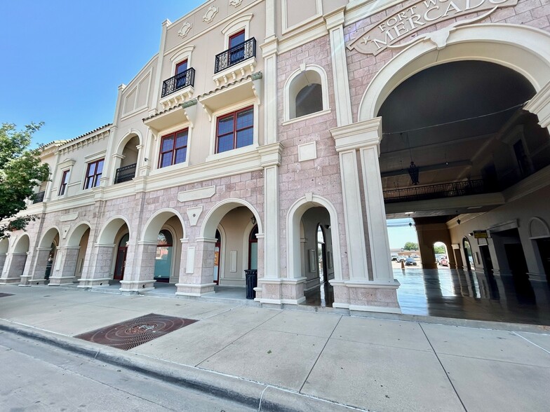 More Photos Of 1500 N Main St, Fort Worth Office For Sale