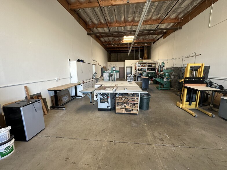 More Photos Of 1050 Pioneer Way, El Cajon Warehouse For Lease