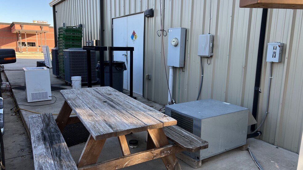 More Photos Of 1107 NW 32nd St, Newcastle Restaurant For Sale