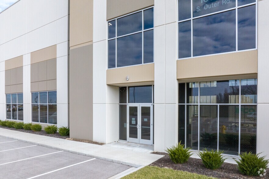 More Photos Of 16049 S Outer Rd, Belton Distribution For Lease