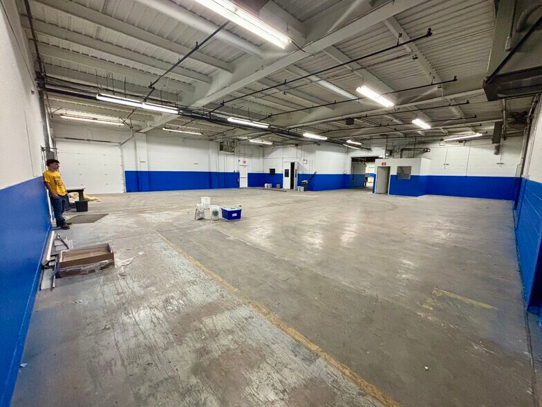 More Photos Of 315 N 9th St, St Charles Distribution For Lease