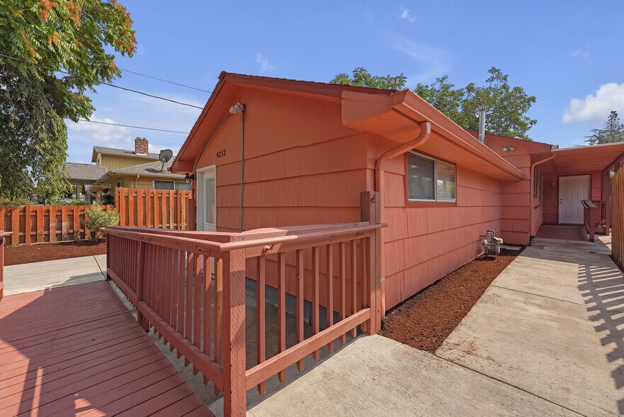 More Photos Of 9212 SE Bush St, Portland Specialty For Sale