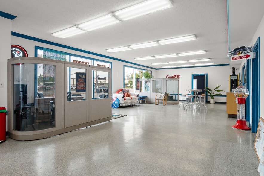 More Photos Of 3521 Franklin Blvd, Eugene Auto Dealership For Sale