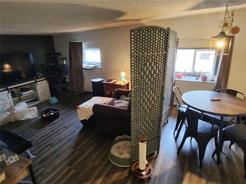 More Photos Of 318 Locust St NE, Blairstown Flex For Sale