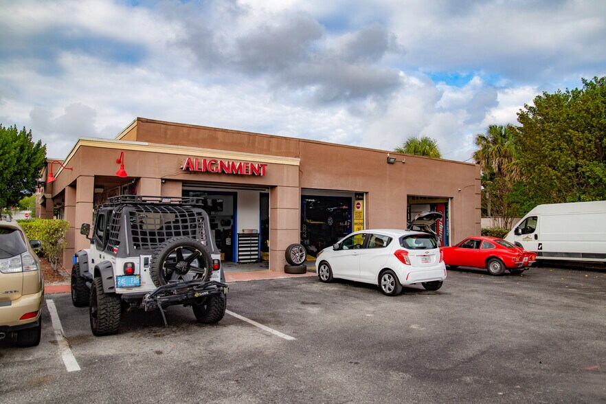 More Photos Of 1000-1042 S Military Trl, West Palm Beach, West Palm Beach General Retail For Sale