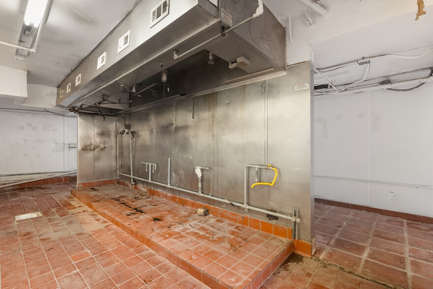 More Photos Of 690-696 South Coast Highway, Laguna Beach Hotel For Sale