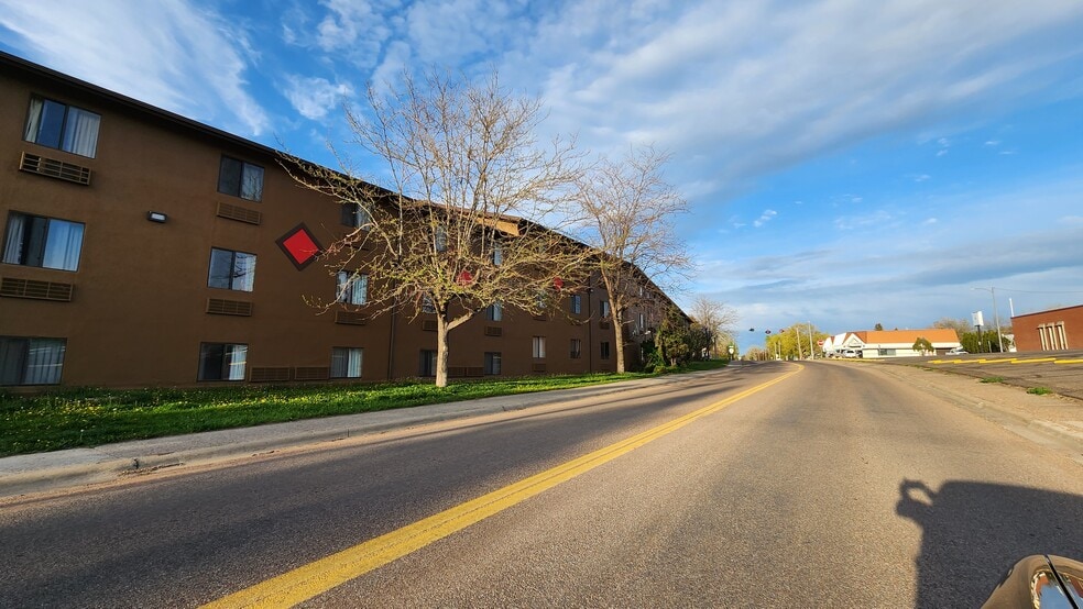 More Photos Of 1214 13th St S, Great Falls Hotel For Sale