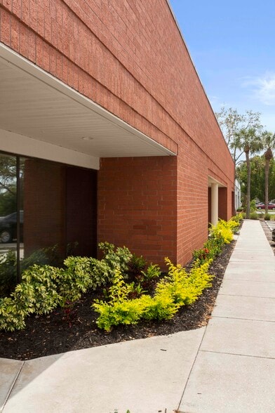 More Photos Of 2830 Winkler Ave, Fort Myers Office Residential For Lease