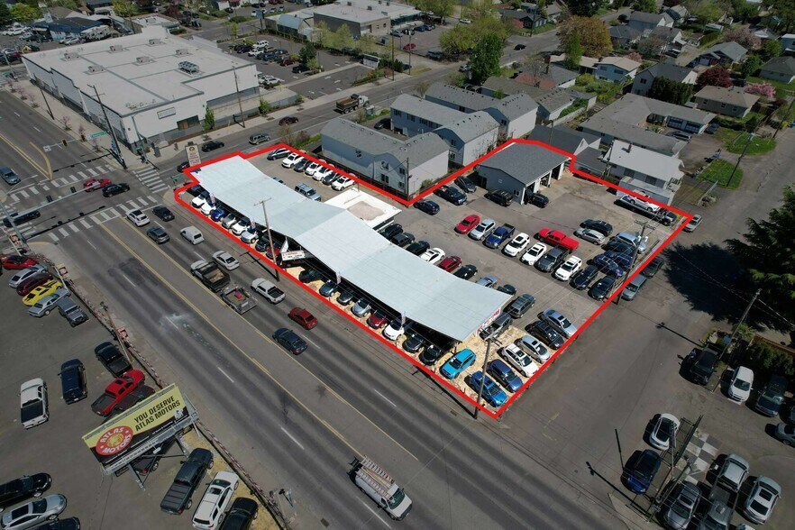 Primary Photo Of 610-622 SE 82nd Ave, Portland Auto Dealership For Sale