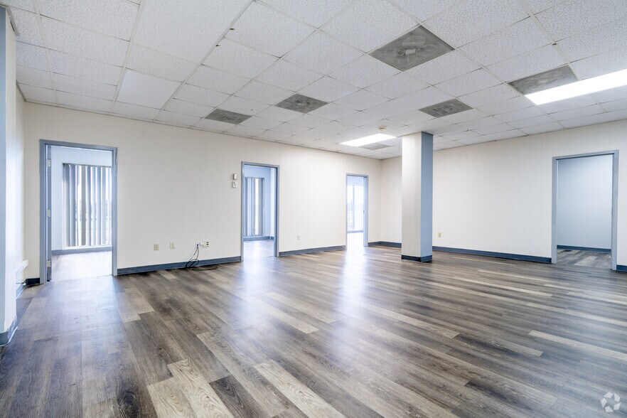 More Photos Of 3385 Airways Blvd, Memphis Office For Sale