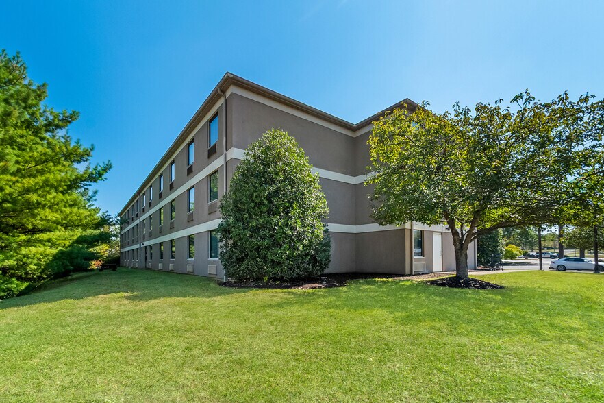 More Photos Of 70 Maddex Square Dr, Shepherdstown Hotel For Sale