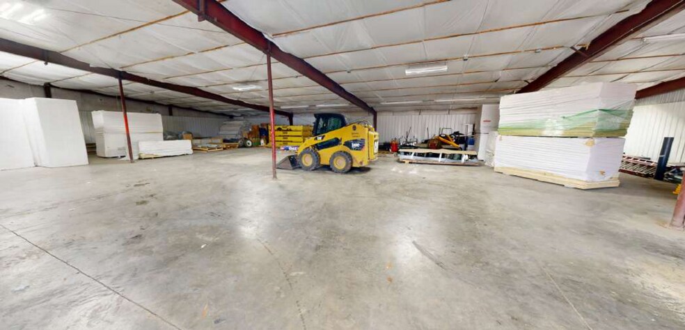 More Photos Of 2917 S 1st St, Rogers Warehouse For Lease