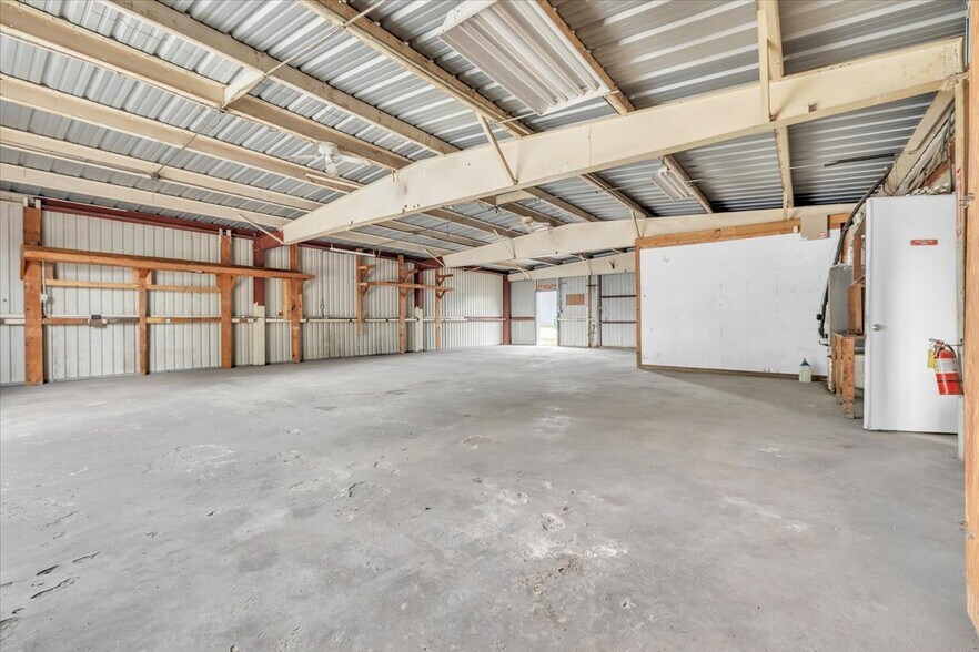 More Photos Of 4195 Electric Way, Port Charlotte Manufacturing For Sale