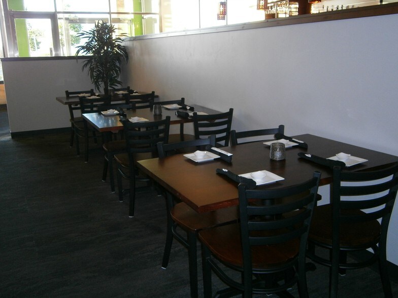 More Photos Of 940 Hansen Rd, Green Bay Storefront For Lease