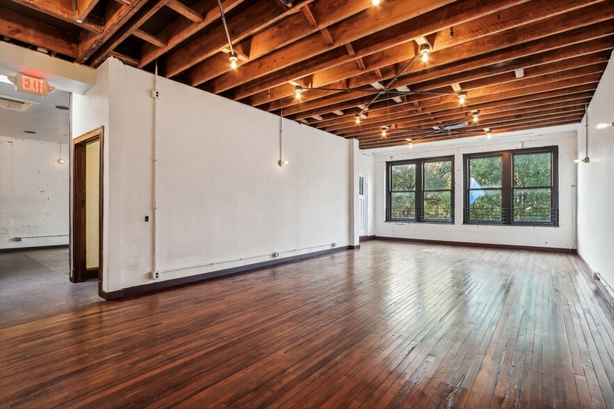 More Photos Of 7-9 W Main St, Madison Restaurant For Lease