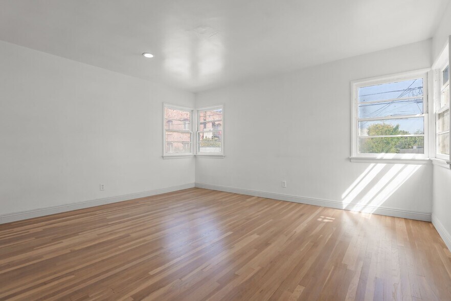 More Photos Of 4409 Victoria Park Dr, Los Angeles Apartments For Sale