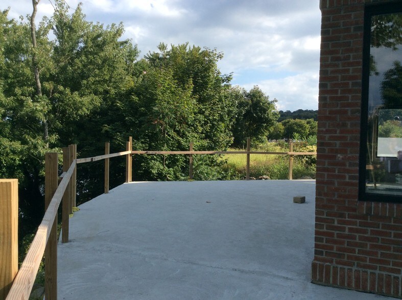 More Photos Of 131 Canal St, Shelton Restaurant For Lease