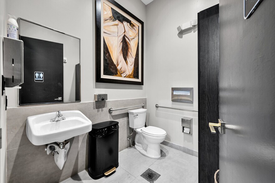 More Photos Of 301 Altara Ave, Coral Gables Apartments For Sale