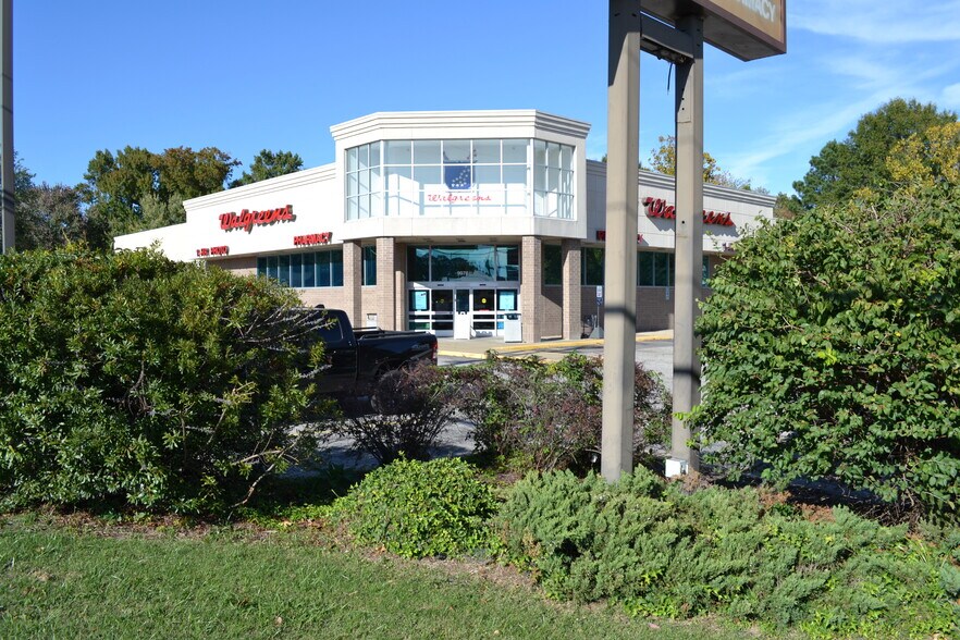 More Photos Of 9976 Jefferson Ave, Newport News Drugstore For Lease