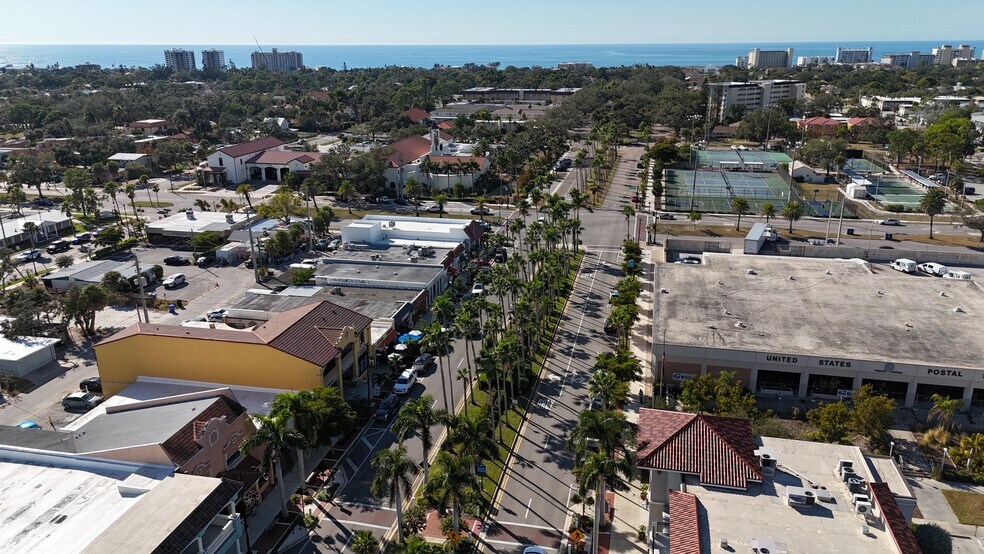 More Photos Of 325 W Venice Ave, Venice Storefront Retail Office For Lease