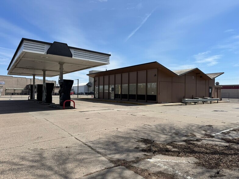Primary Photo Of 100 Lindbergh Dr NW, Little Falls Convenience Store For Lease